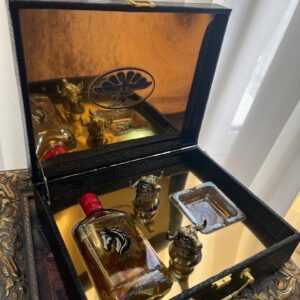 جعبه چرم کادویی با دو عدد شات و بطری زیر سیگاری آرت کن / GCH2&BZ 001001